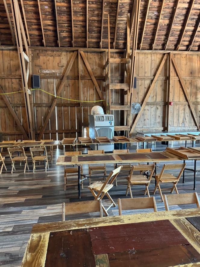 Cooling for Wedding Reception in Barn Cooling for Wedding Reception in Barn